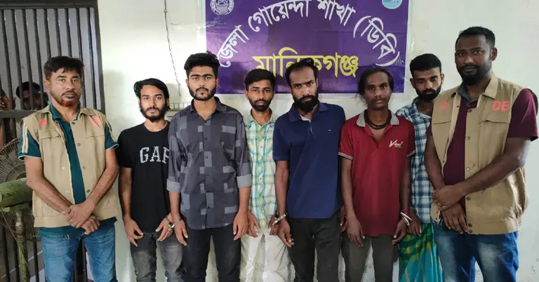 অভিযানে আটককৃত ছয়জন